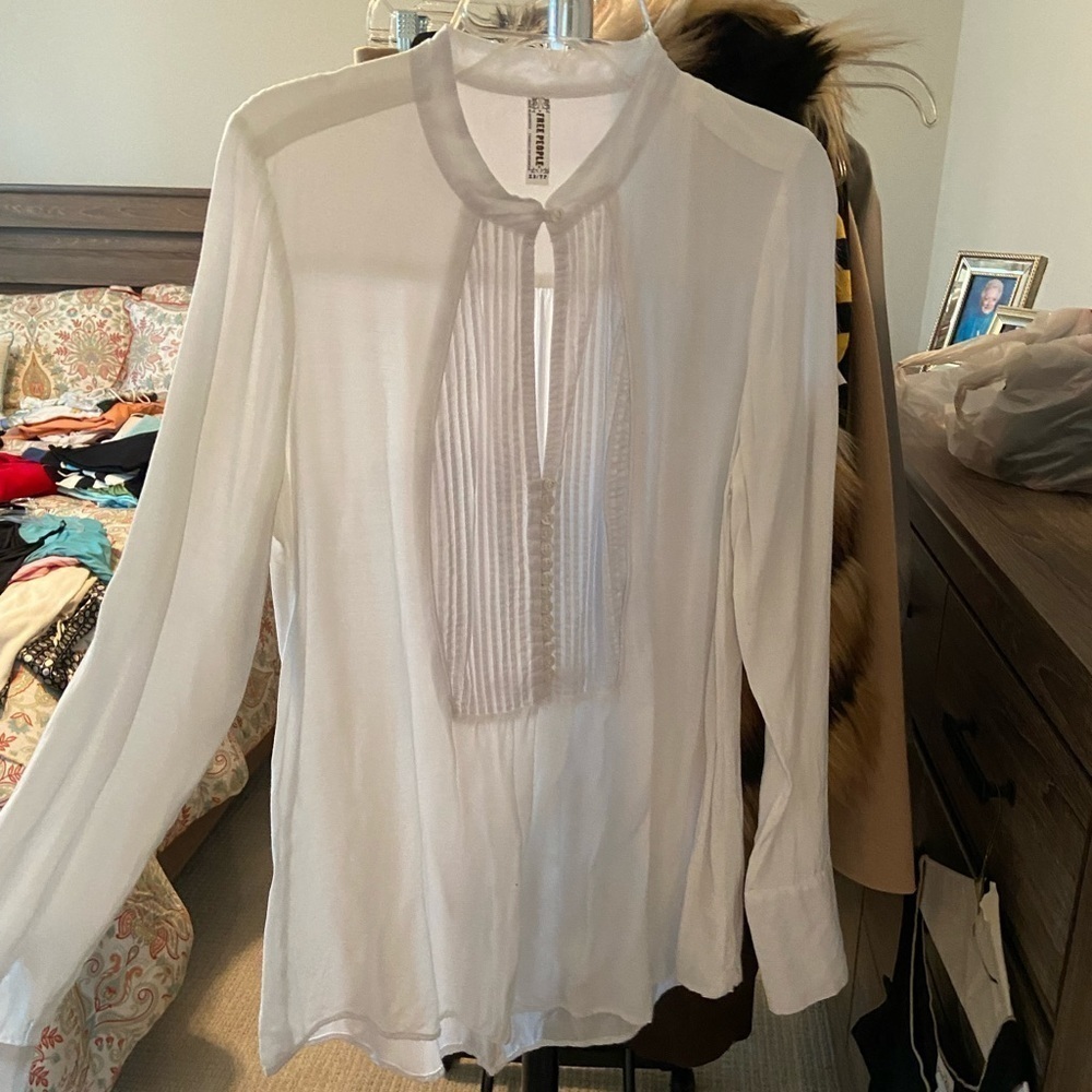 XS Free People white longsleeve top